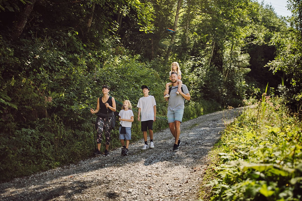 Gemeinsame Familienwanderung
