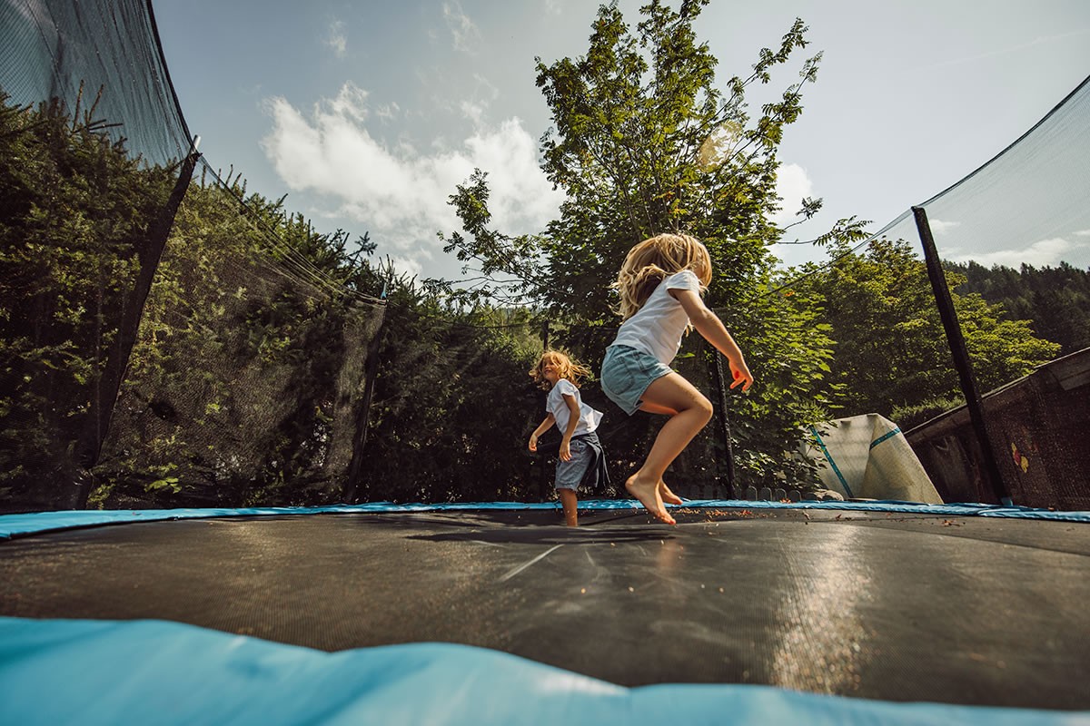Trampolin hüpfen